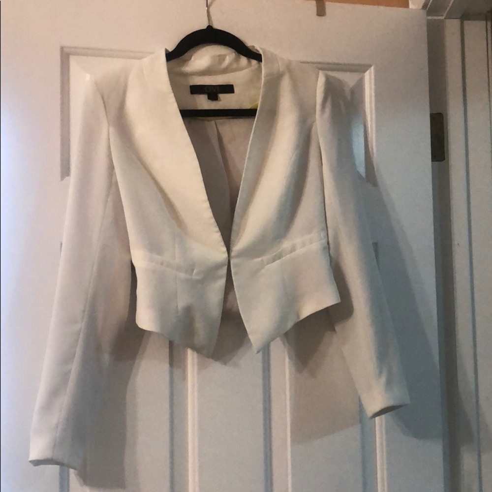 White cropped blazer